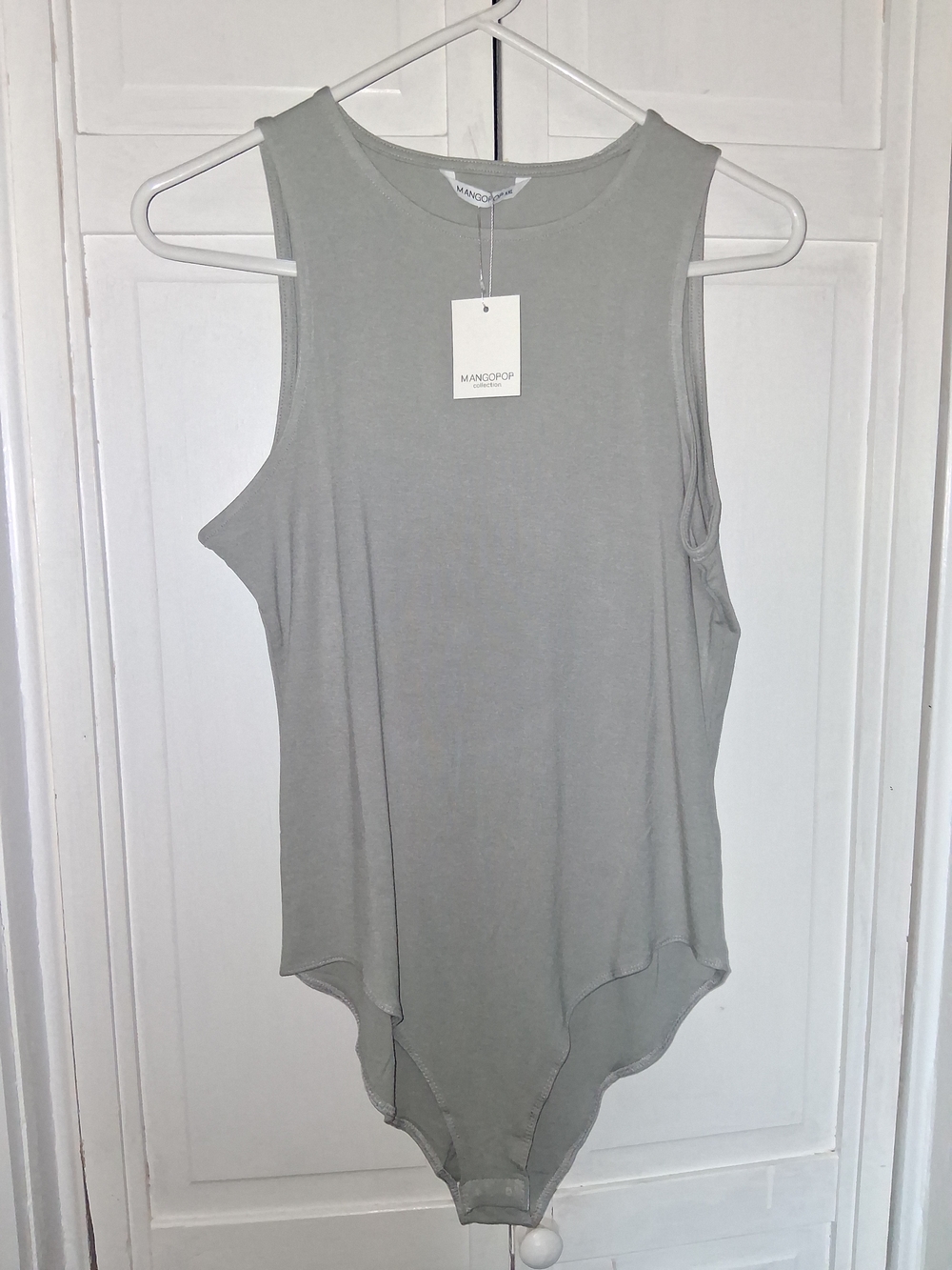 Mangopop Sleeveless Scoop-Neck Bodysuit in Light Gray